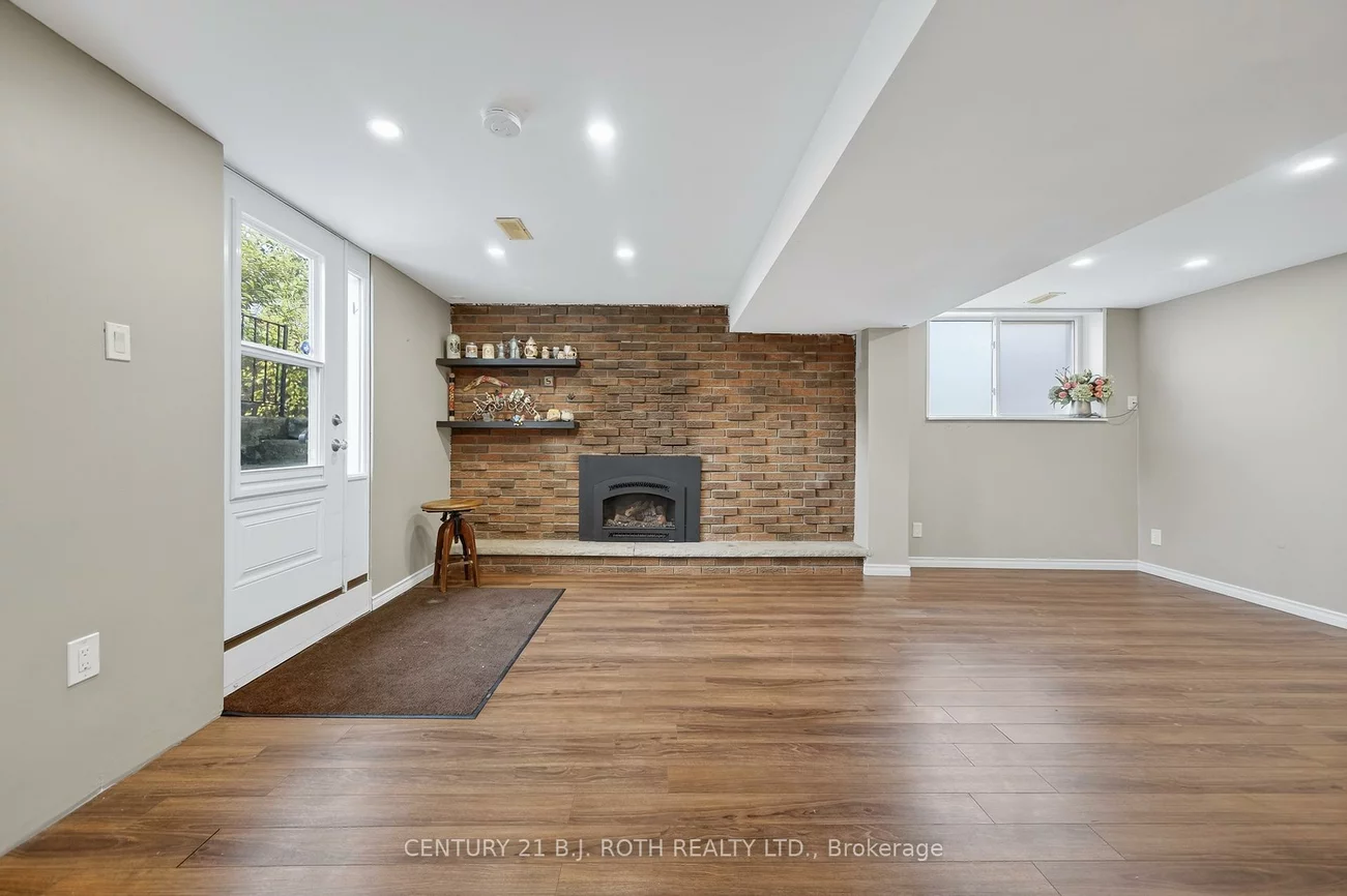 212, Church, Bradford, Bradford West Gwillimbury