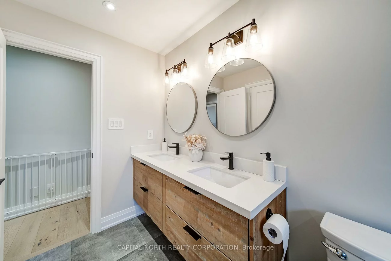 52, Wood, Bradford, Bradford West Gwillimbury