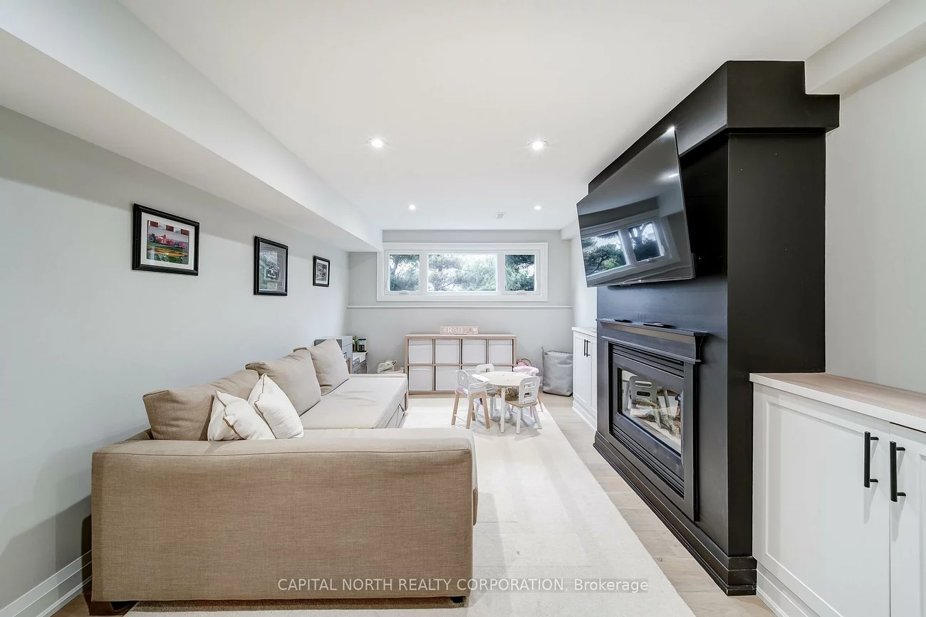 52, Wood, Bradford, Bradford West Gwillimbury