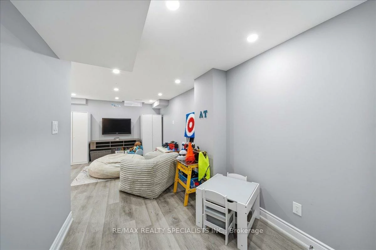 20, Luisa, Bradford, Bradford West Gwillimbury