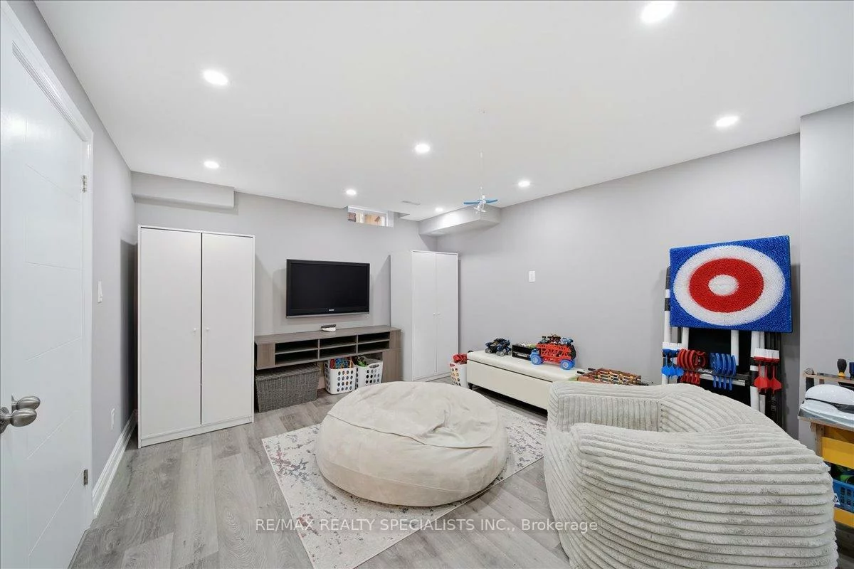 20, Luisa, Bradford, Bradford West Gwillimbury