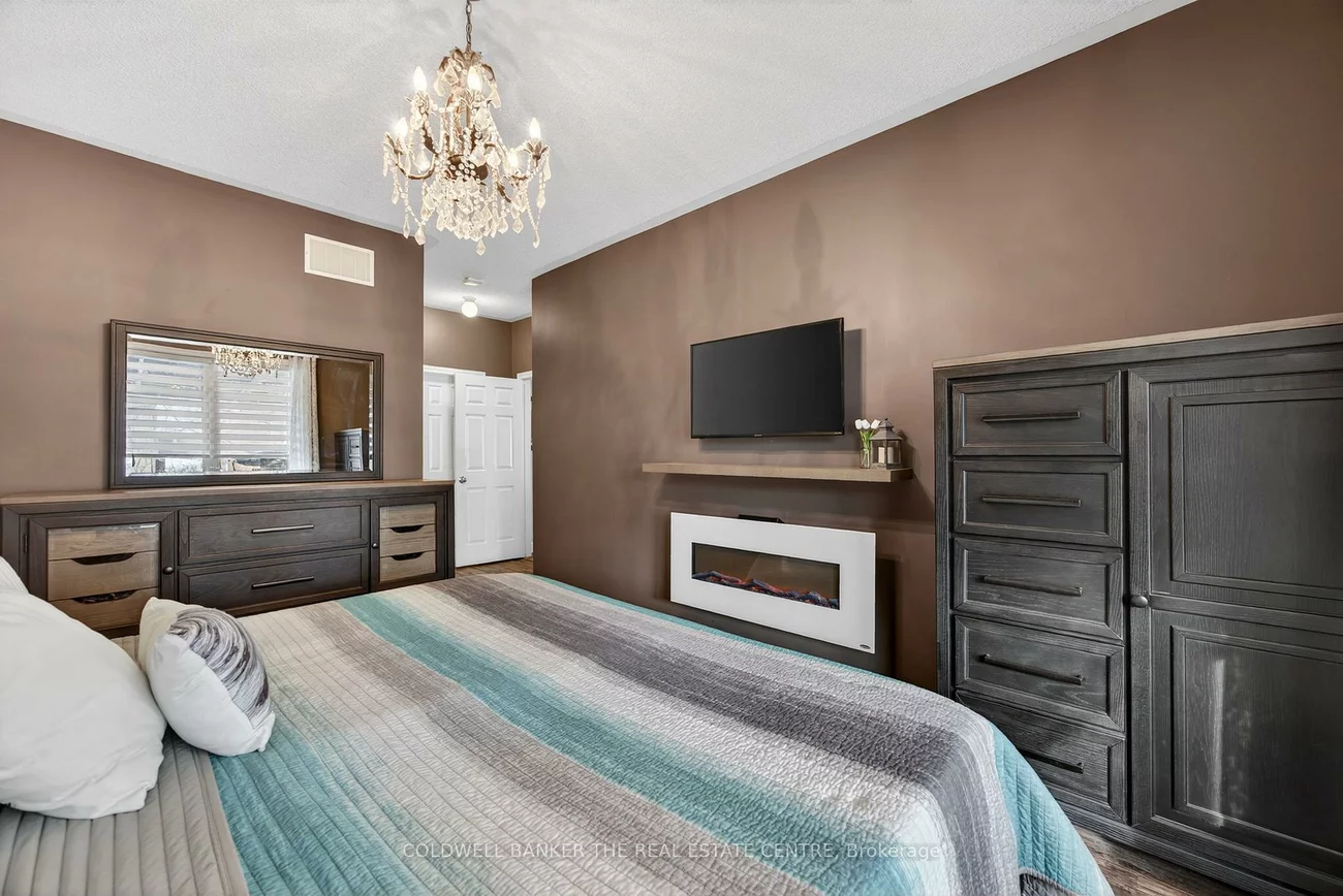 33, Booth, Bradford, Bradford West Gwillimbury