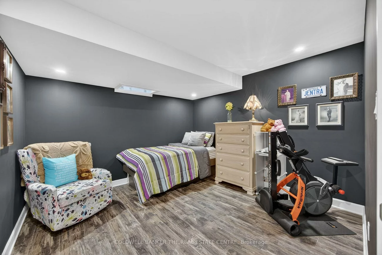 33, Booth, Bradford, Bradford West Gwillimbury