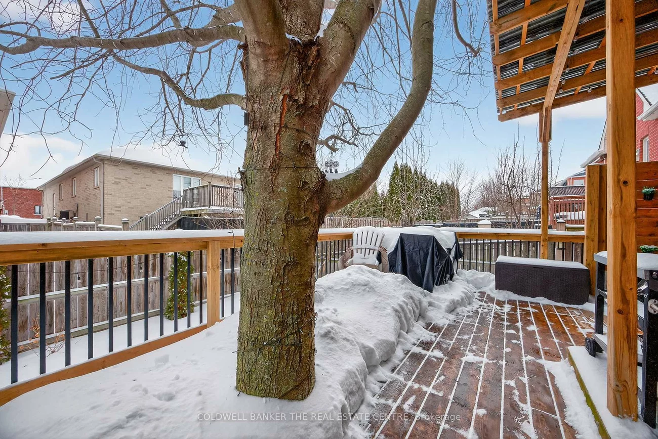 33, Booth, Bradford, Bradford West Gwillimbury