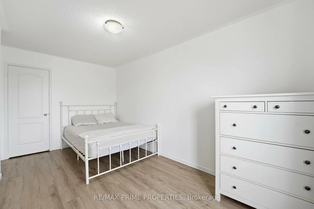 157, Meadowhawk, Bradford, Bradford West Gwillimbury