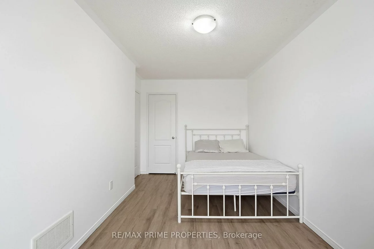 157, Meadowhawk, Bradford, Bradford West Gwillimbury