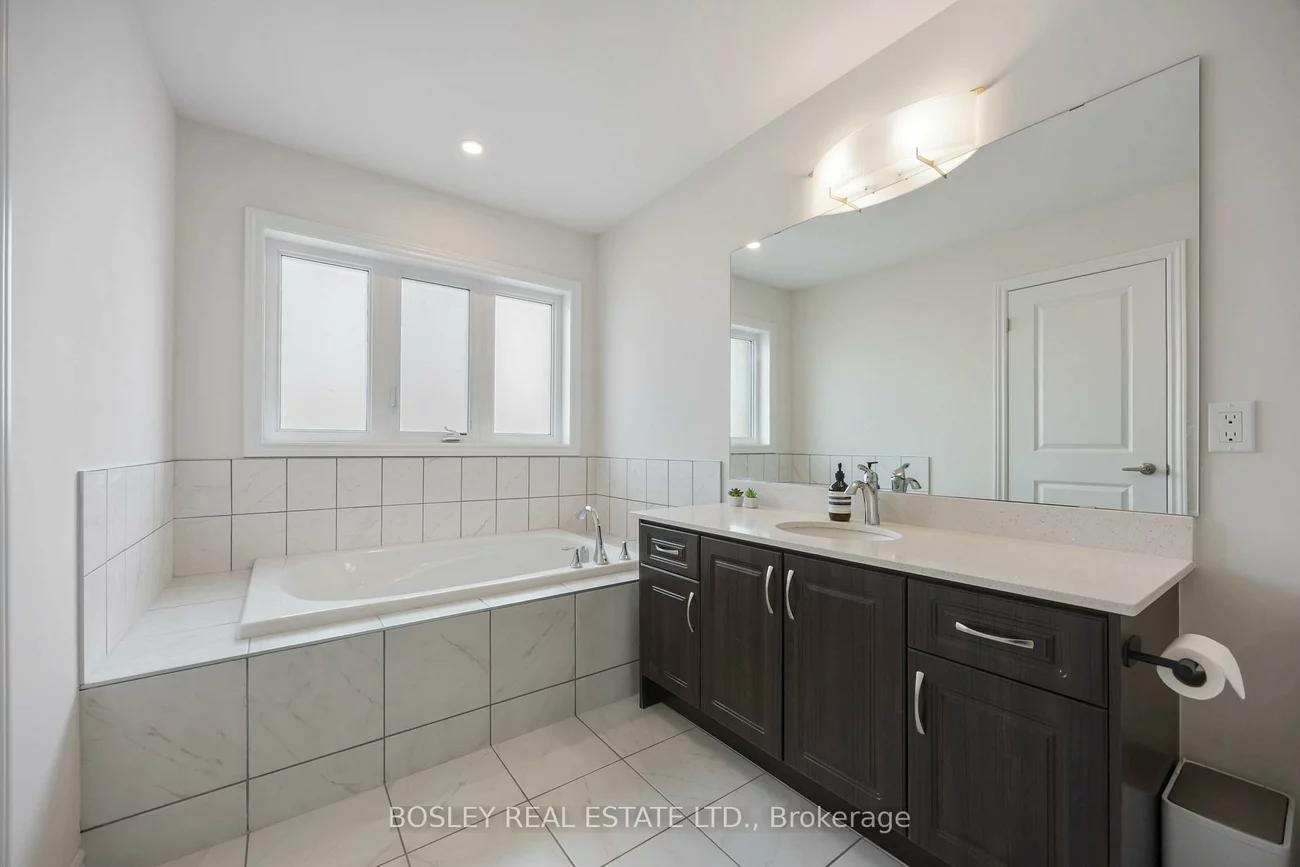 29, Ferragine, Bradford, Bradford West Gwillimbury