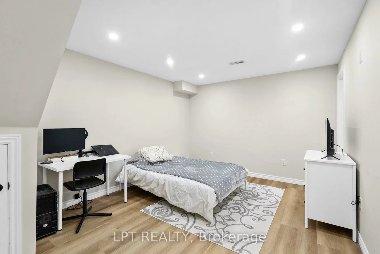 117, Taucar, Bradford, Bradford West Gwillimbury