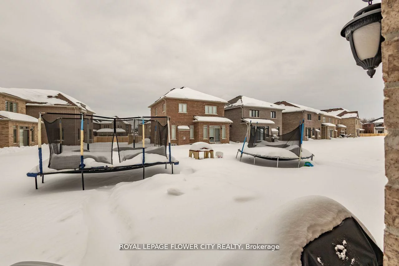 13, Ferragine, Bradford, Bradford West Gwillimbury