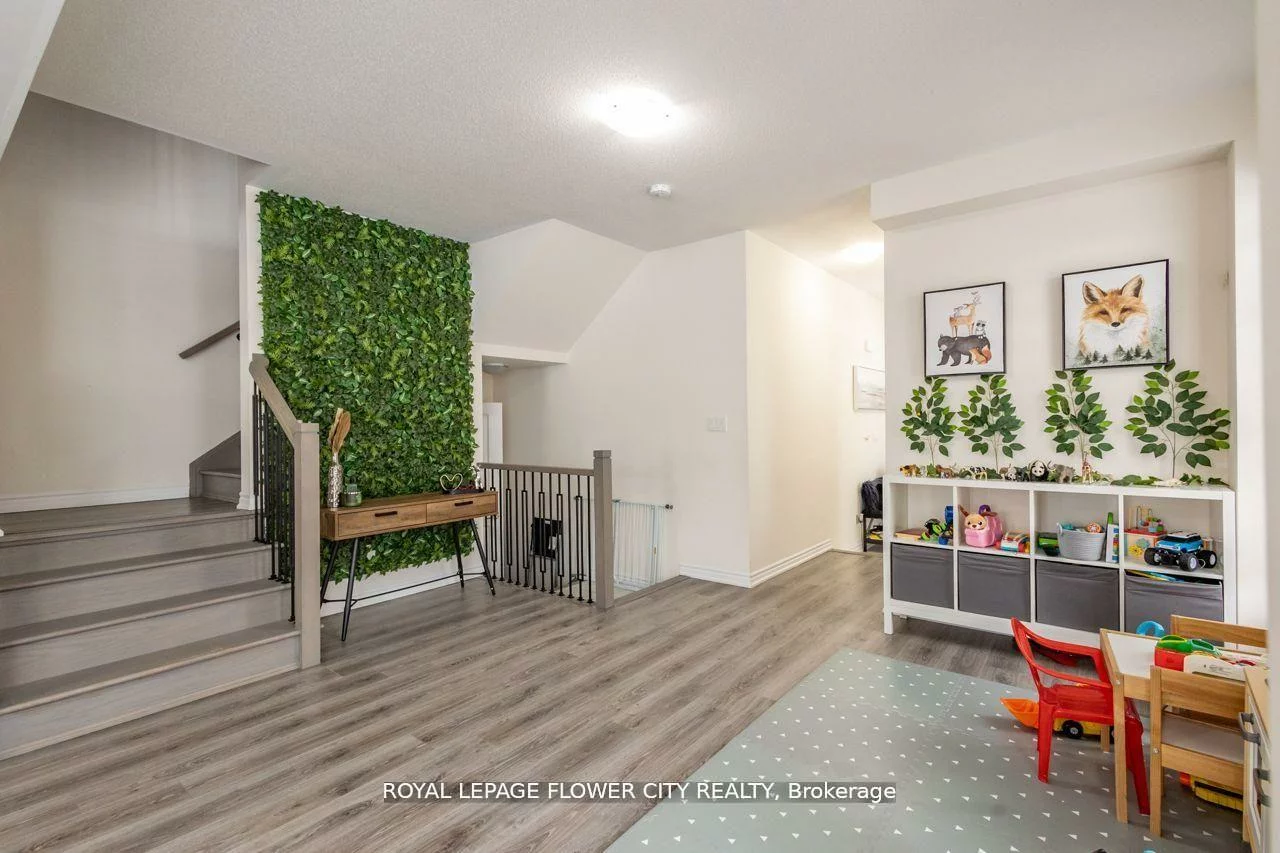 13, Ferragine, Bradford, Bradford West Gwillimbury