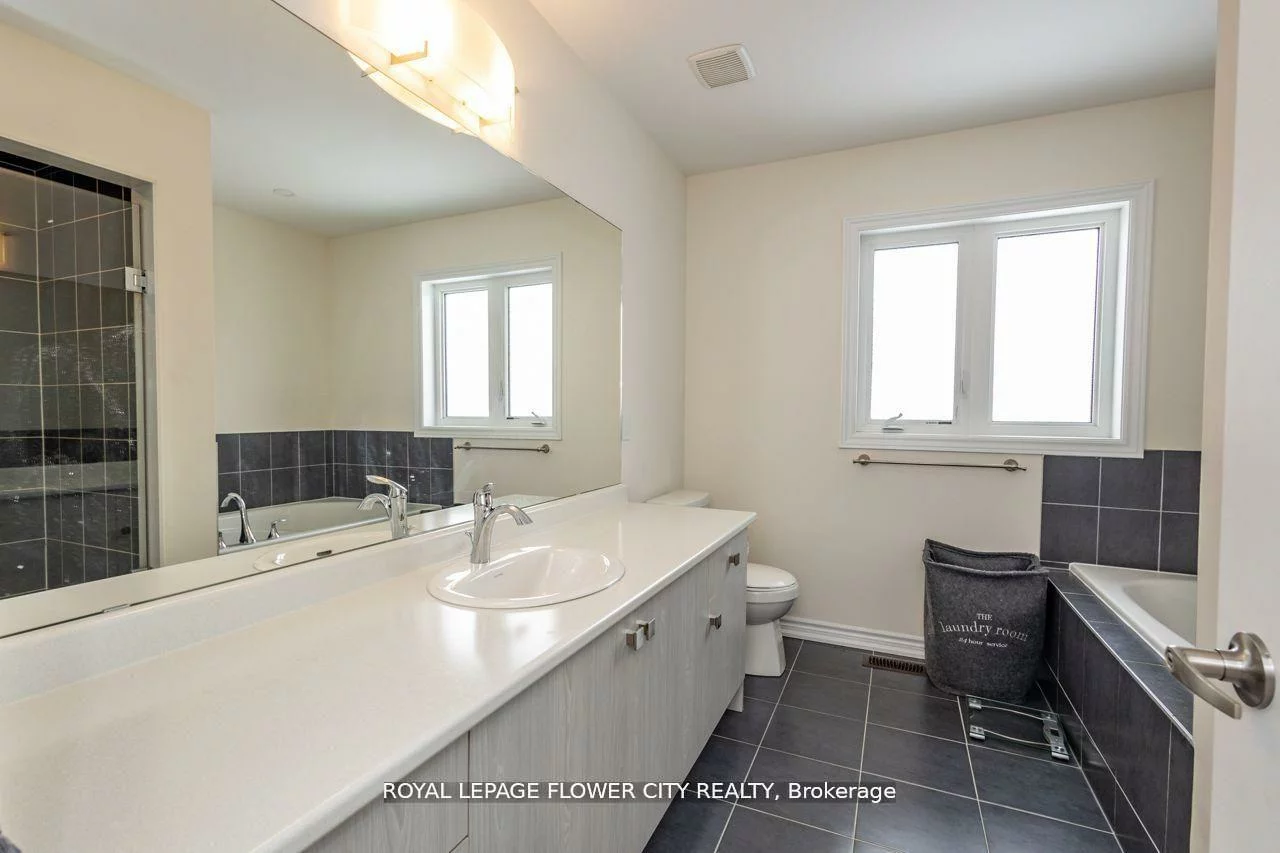 13, Ferragine, Bradford, Bradford West Gwillimbury