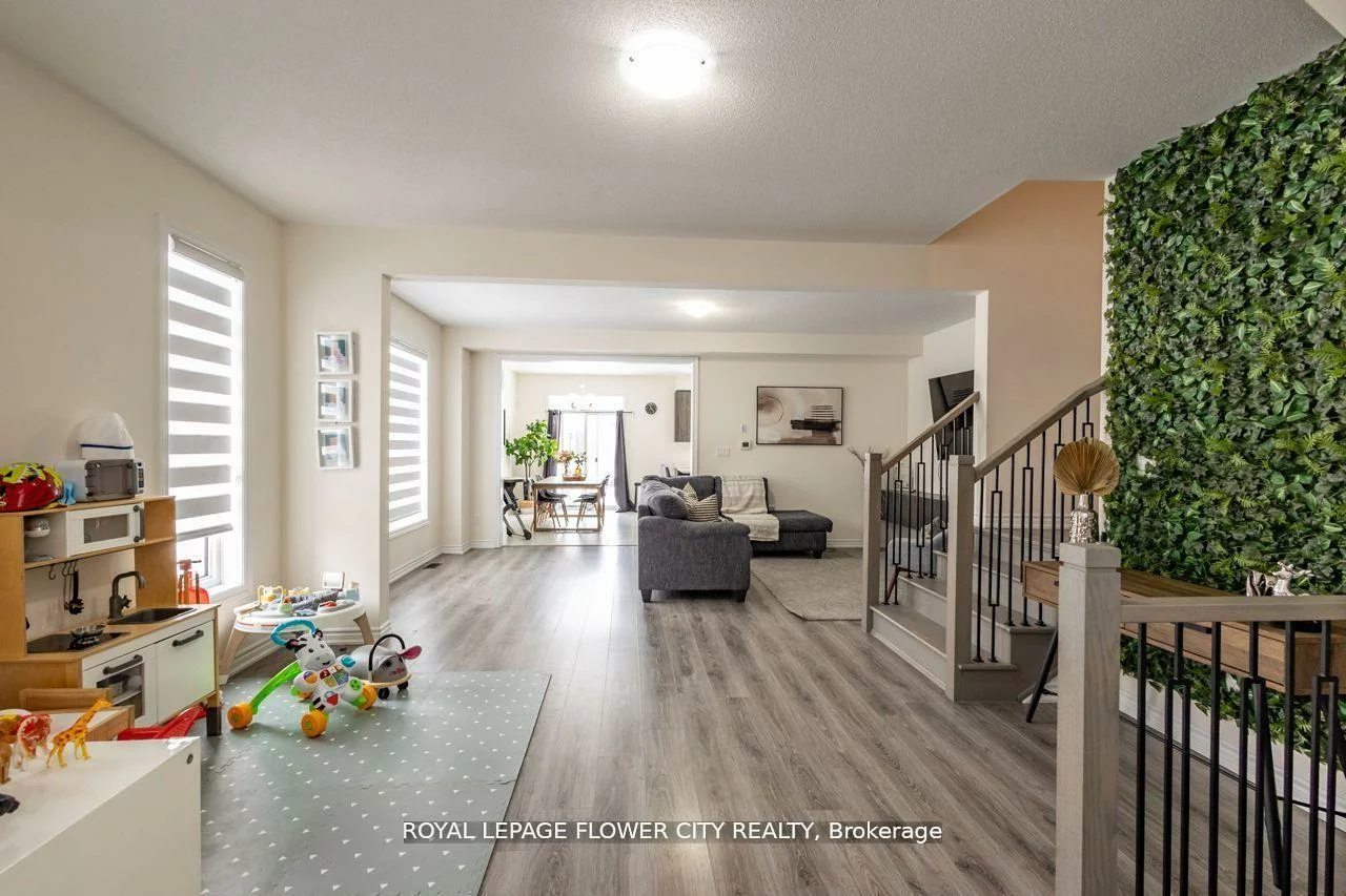 13, Ferragine, Bradford, Bradford West Gwillimbury