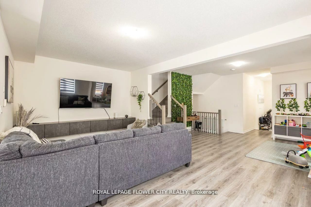 13, Ferragine, Bradford, Bradford West Gwillimbury