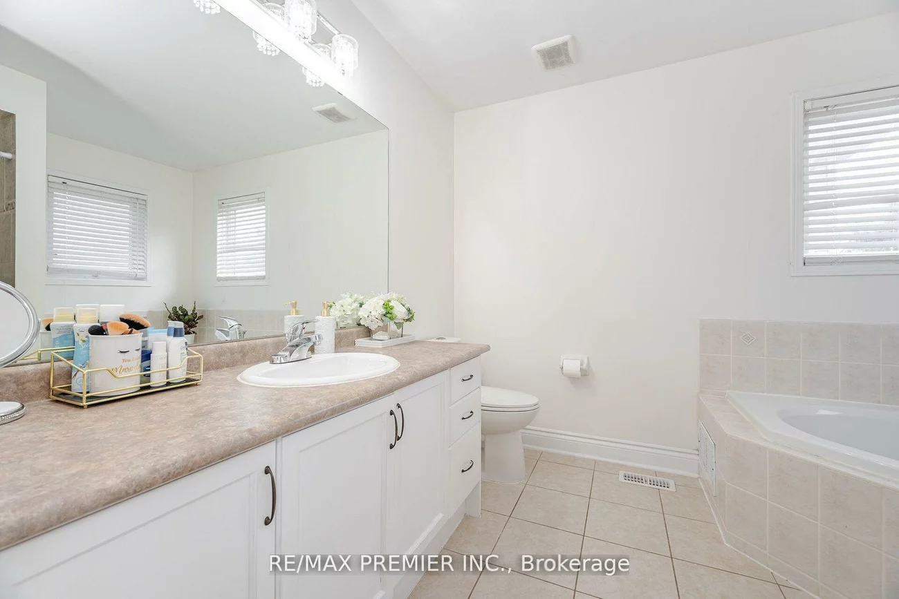 117, Professor Day, Bradford, Bradford West Gwillimbury