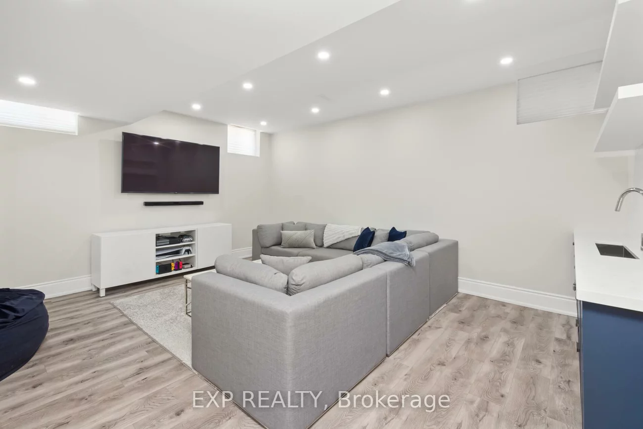 56, Lewis, Bradford, Bradford West Gwillimbury