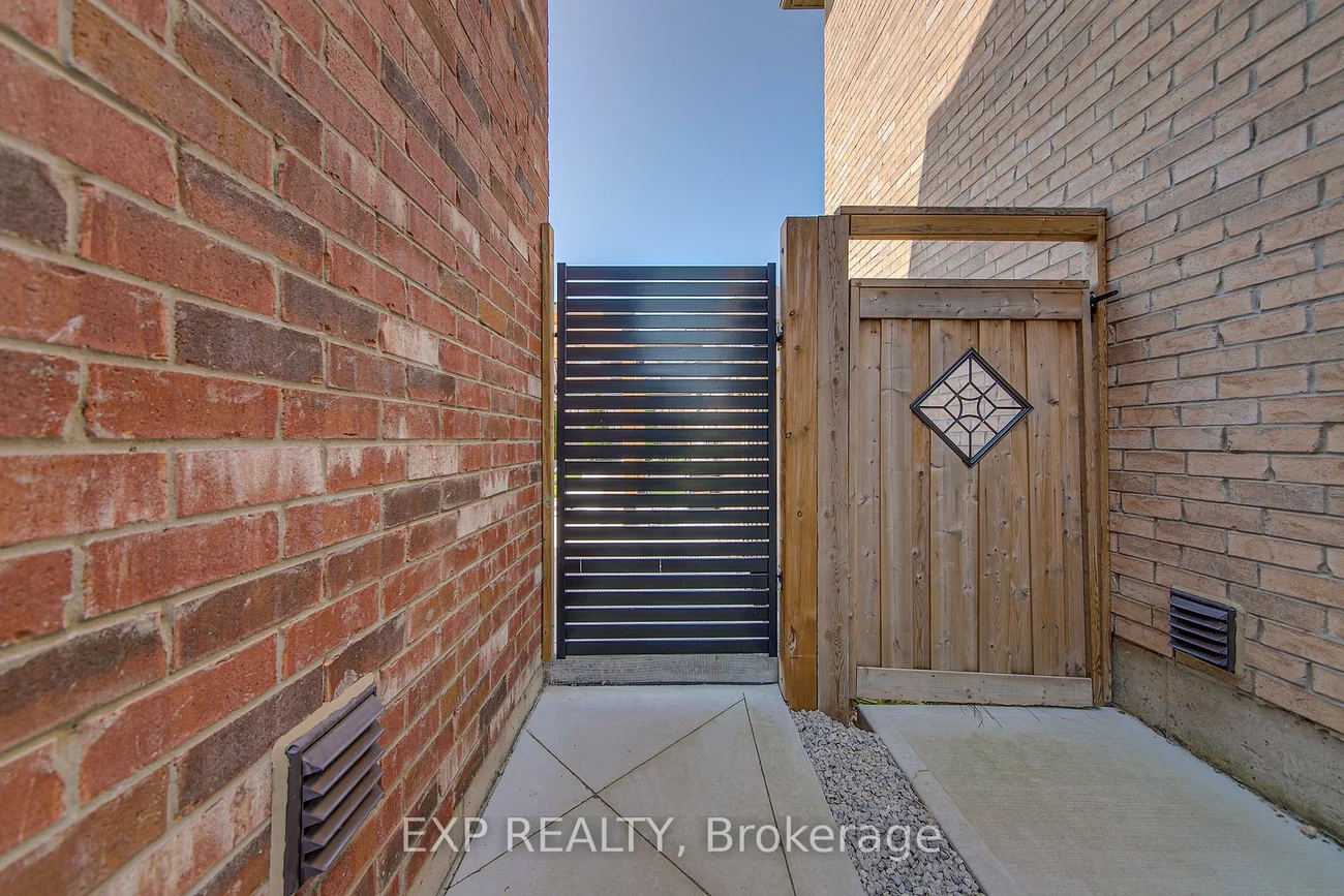 56, Lewis, Bradford, Bradford West Gwillimbury