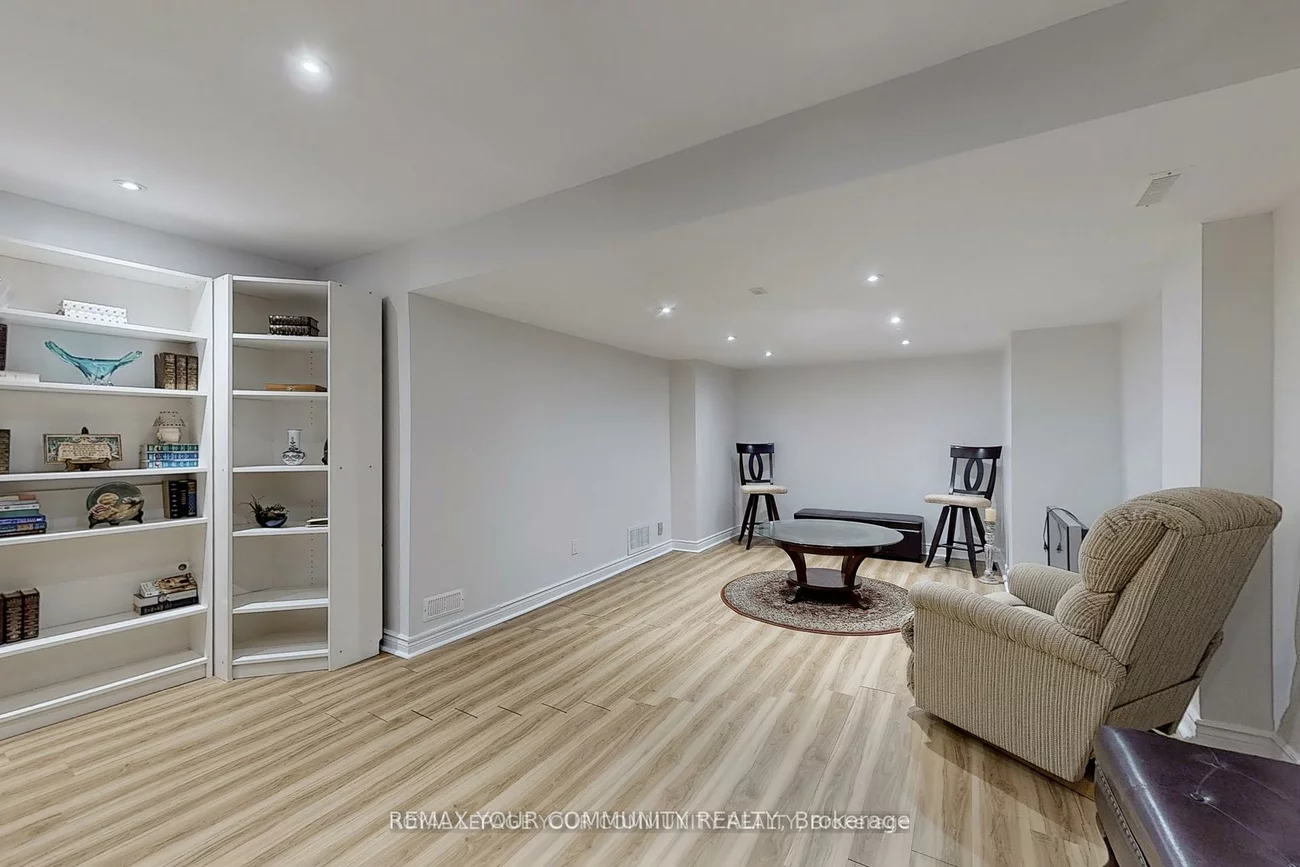 22, Hulst, Bradford, Bradford West Gwillimbury