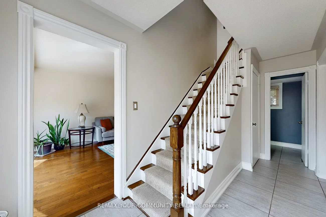 22, Hulst, Bradford, Bradford West Gwillimbury