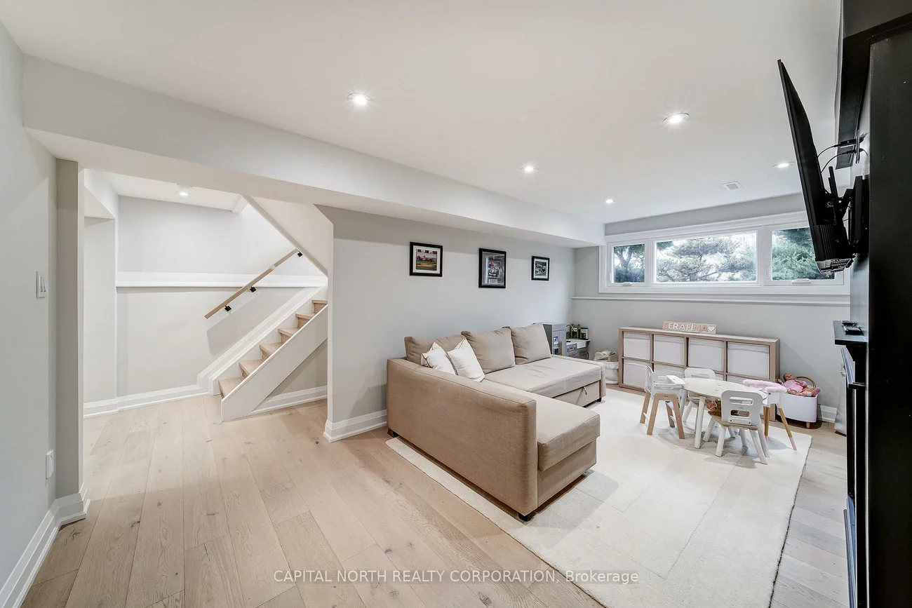 52, Wood, Bradford, Bradford West Gwillimbury