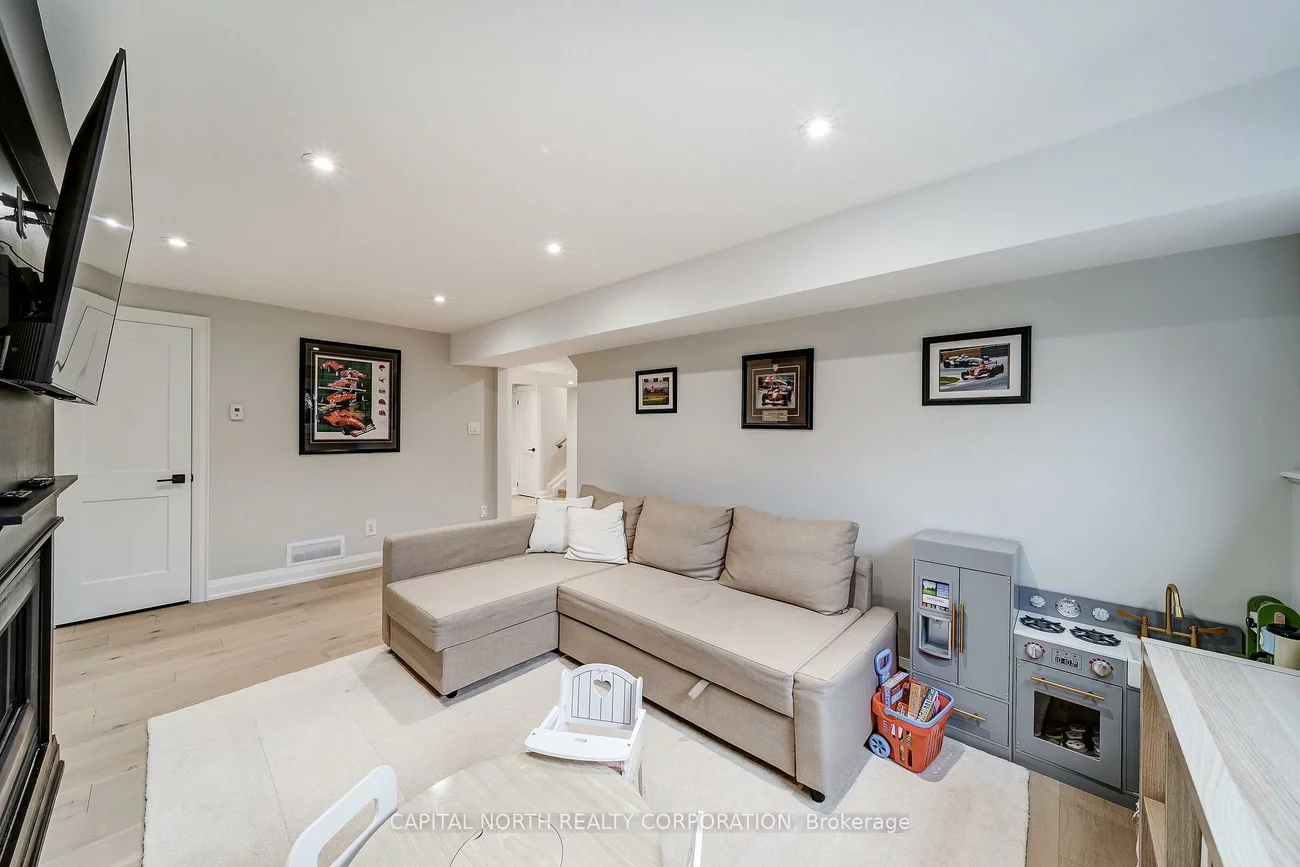 52, Wood, Bradford, Bradford West Gwillimbury