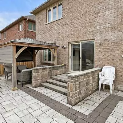 124, Milby, Bradford, Bradford West Gwillimbury