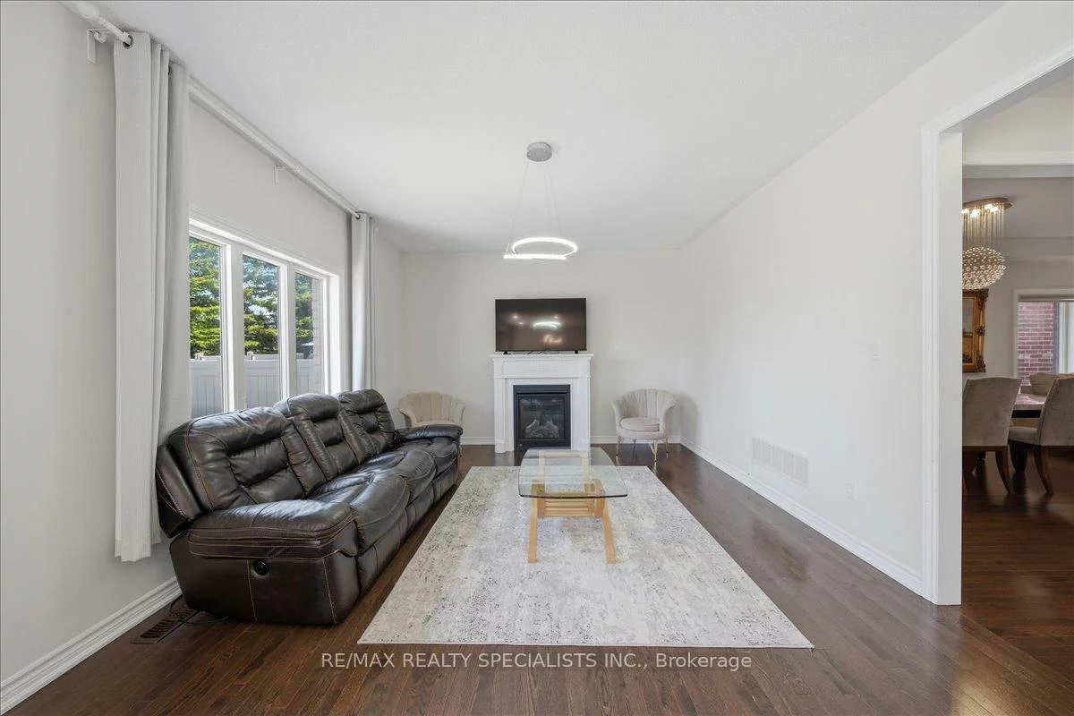 136, Noble, Bradford, Bradford West Gwillimbury