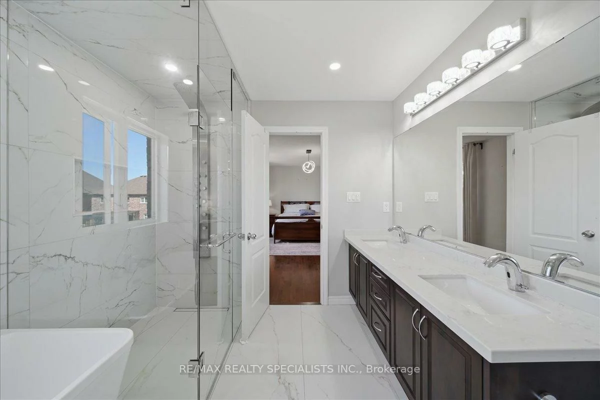 136, Noble, Bradford, Bradford West Gwillimbury