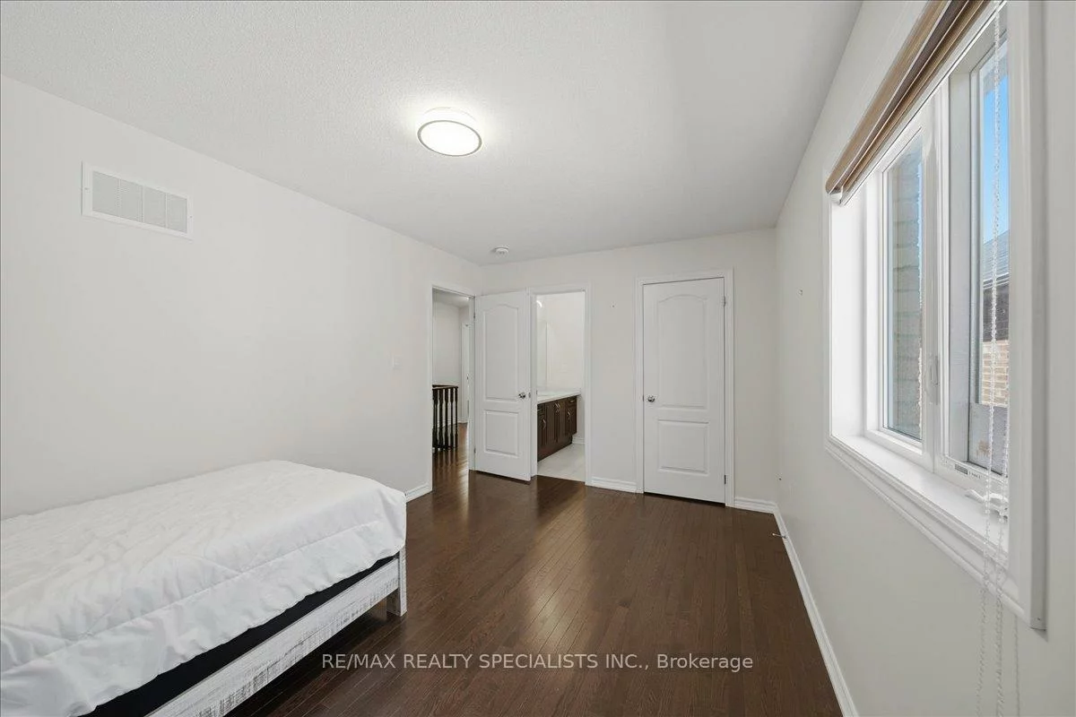 136, Noble, Bradford, Bradford West Gwillimbury