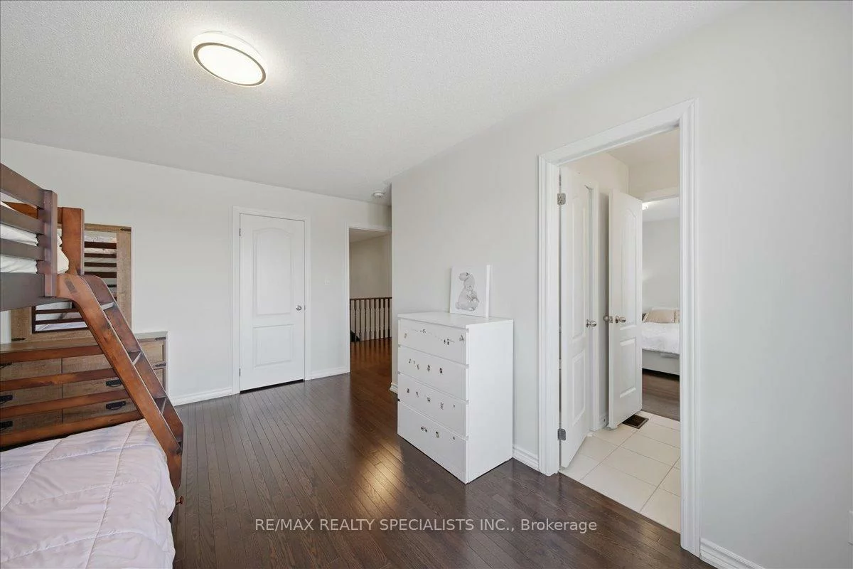 136, Noble, Bradford, Bradford West Gwillimbury