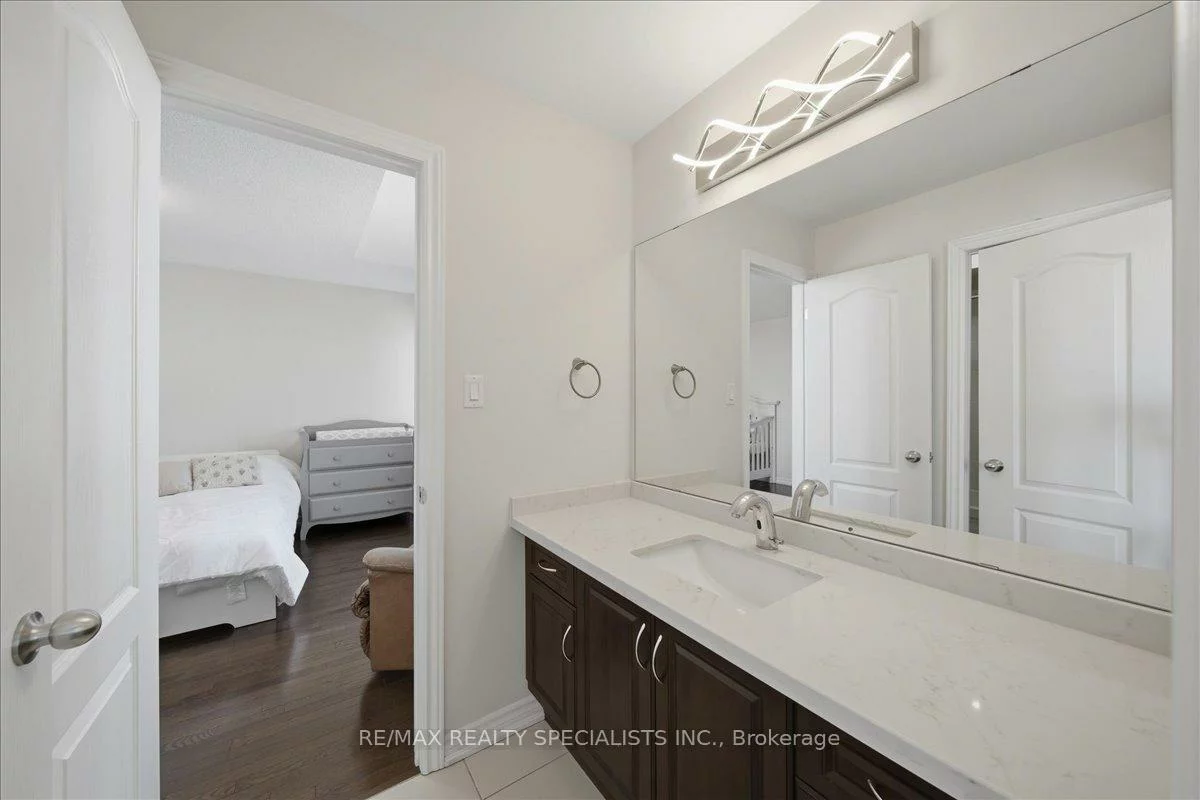 136, Noble, Bradford, Bradford West Gwillimbury