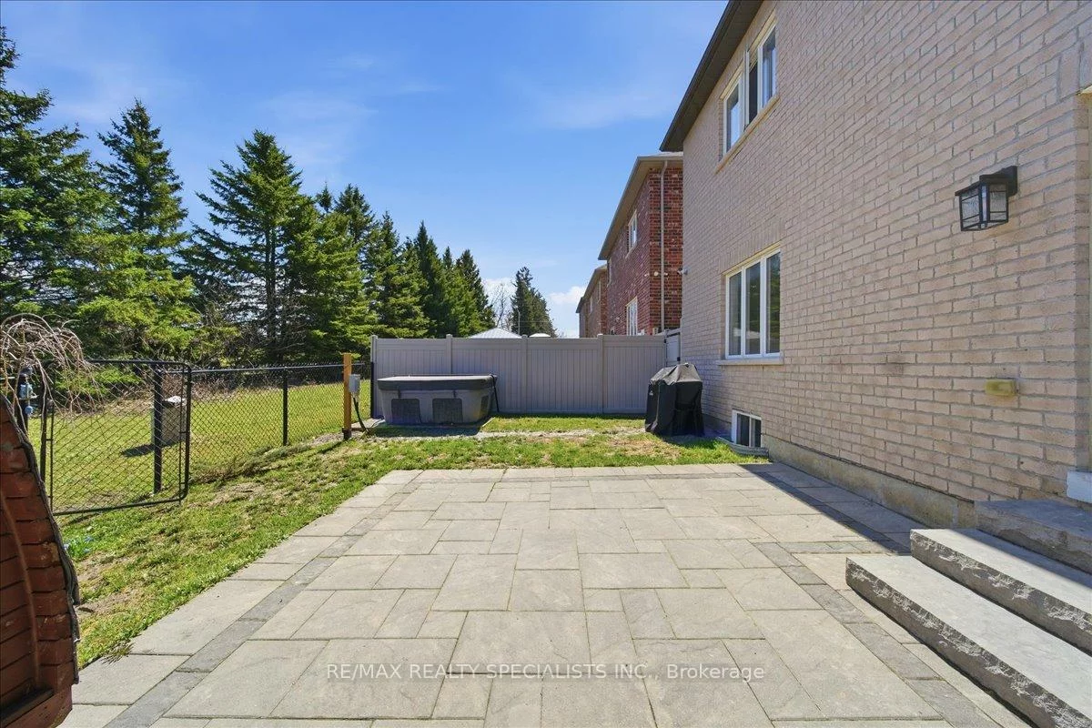 136, Noble, Bradford, Bradford West Gwillimbury