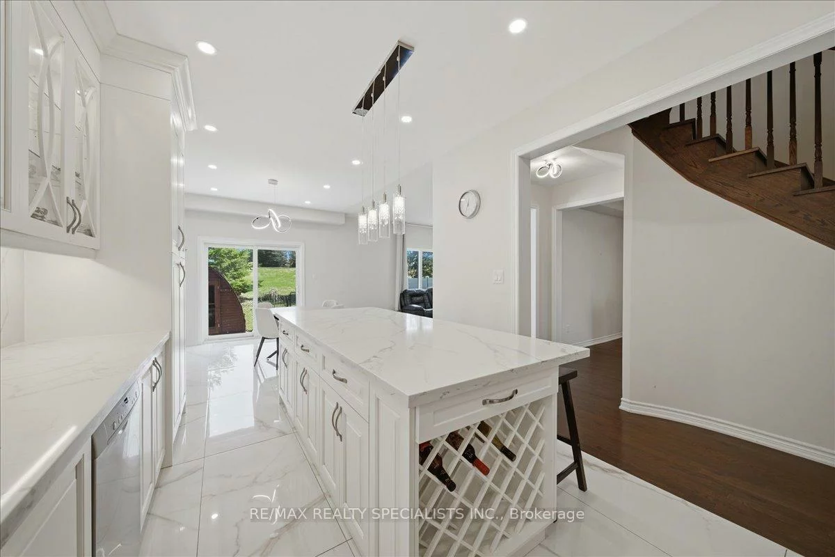 136, Noble, Bradford, Bradford West Gwillimbury