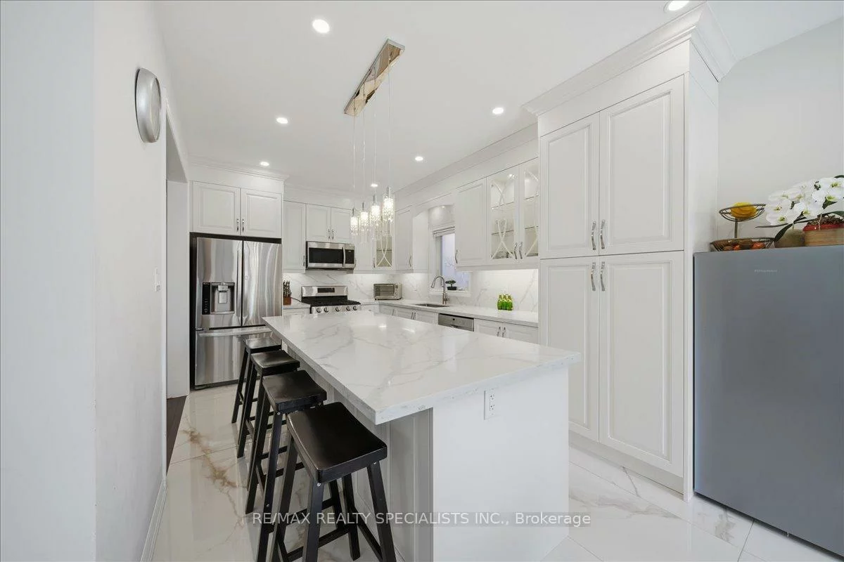 136, Noble, Bradford, Bradford West Gwillimbury