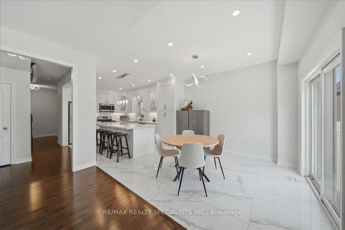 136, Noble, Bradford, Bradford West Gwillimbury