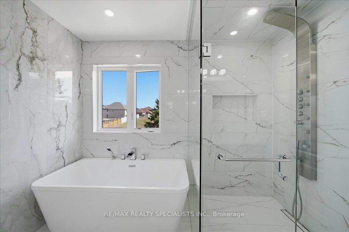 136, Noble, Bradford, Bradford West Gwillimbury