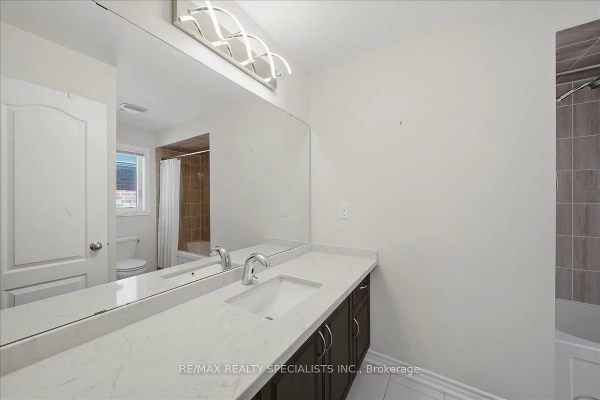 136, Noble, Bradford, Bradford West Gwillimbury