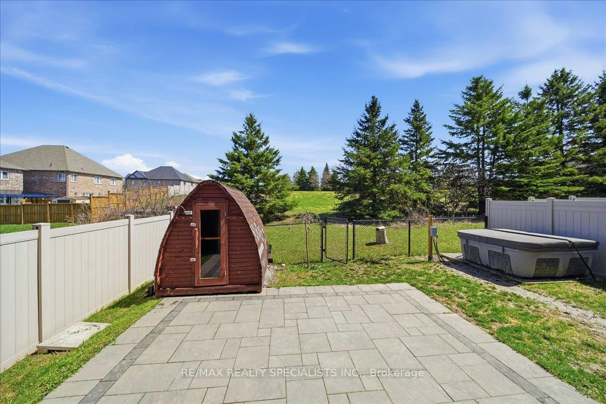 136, Noble, Bradford, Bradford West Gwillimbury