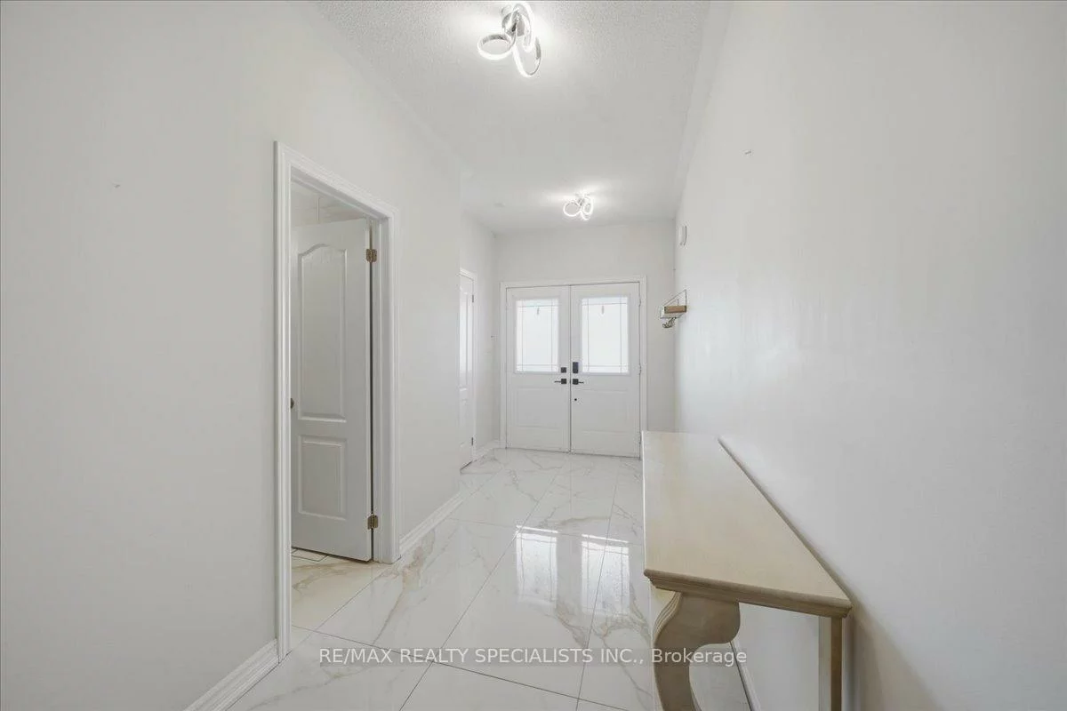 136, Noble, Bradford, Bradford West Gwillimbury