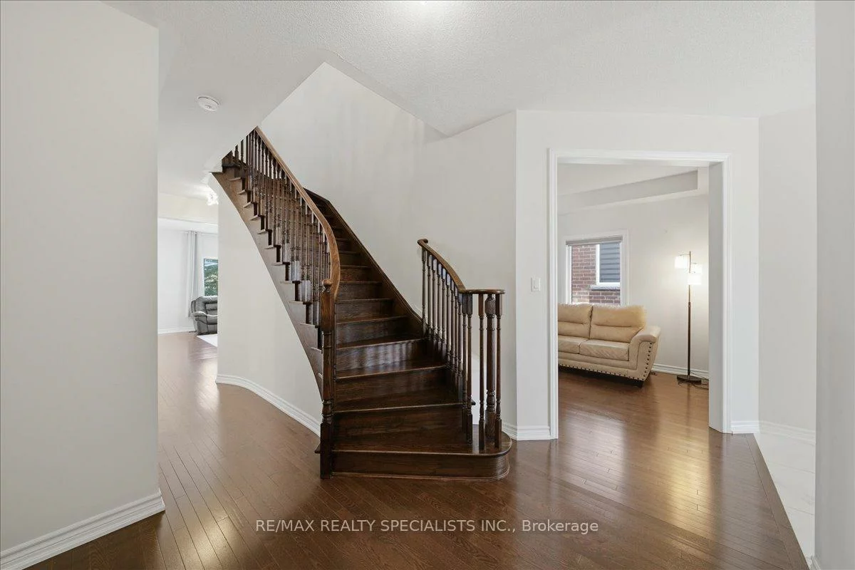 136, Noble, Bradford, Bradford West Gwillimbury