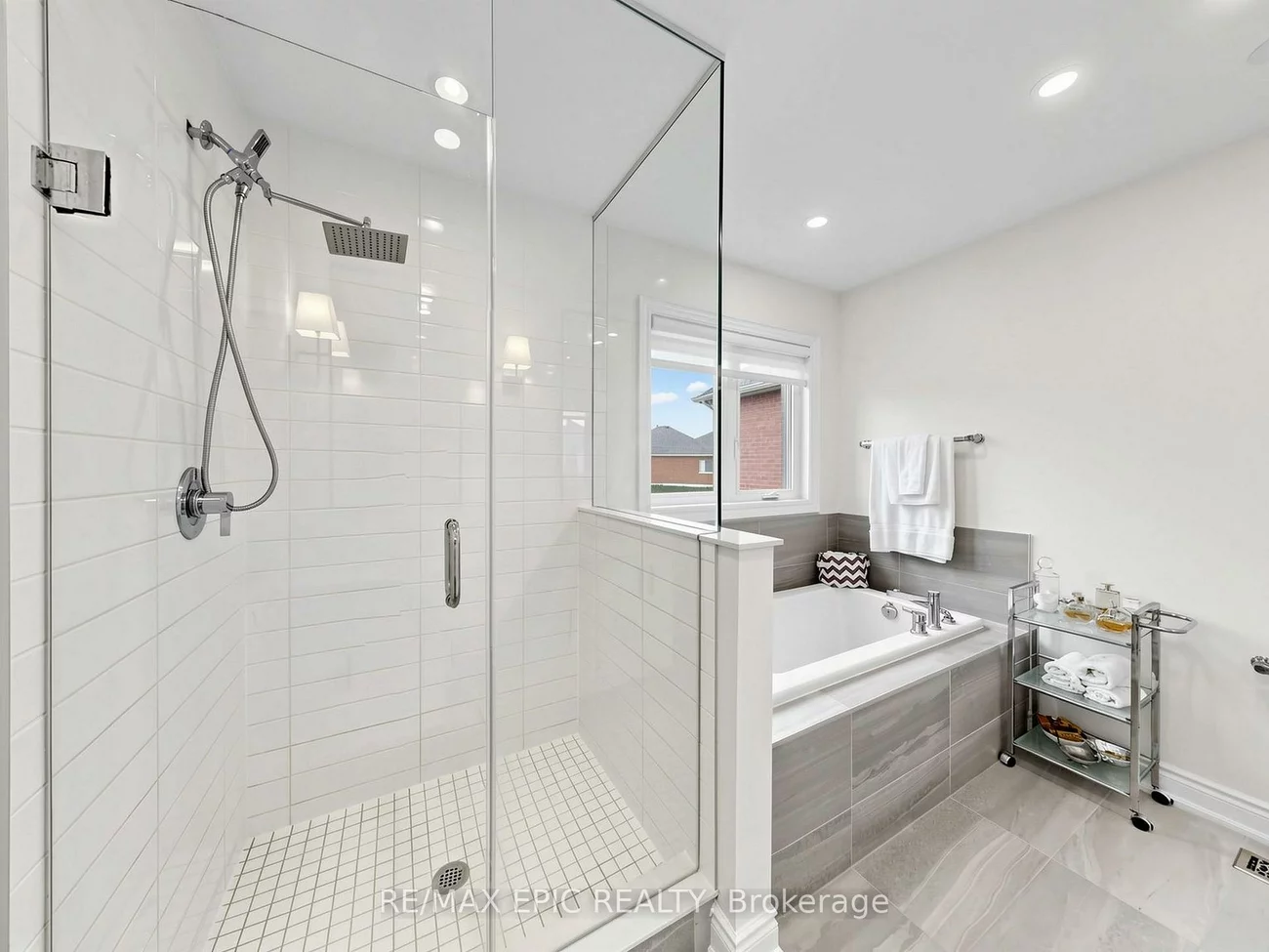 122, Scarlet, Bradford, Bradford West Gwillimbury