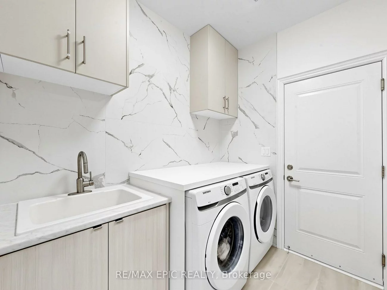 122, Scarlet, Bradford, Bradford West Gwillimbury