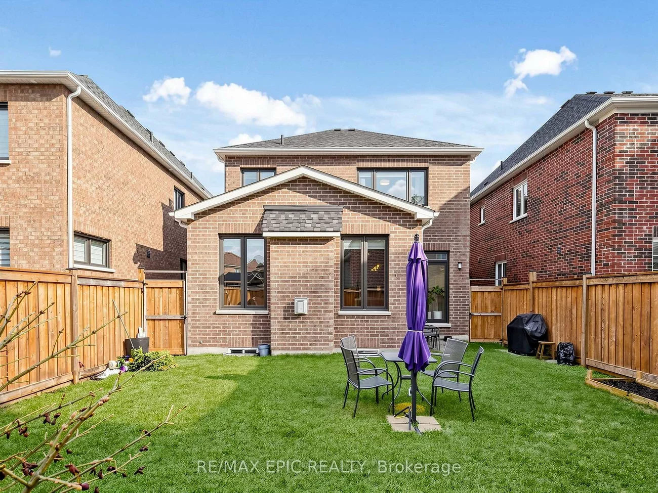 122, Scarlet, Bradford, Bradford West Gwillimbury