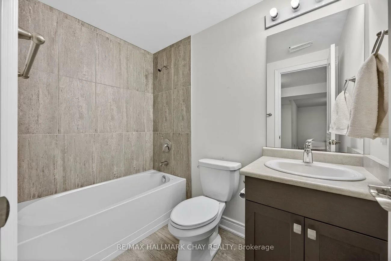 101, Gardiner, Bradford, Bradford West Gwillimbury