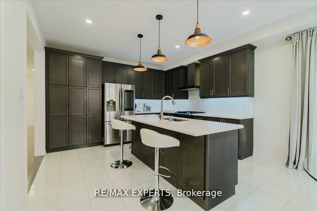 43, Lewis, Bradford, Bradford West Gwillimbury