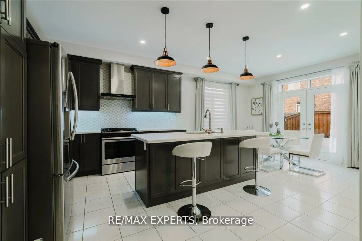 43, Lewis, Bradford, Bradford West Gwillimbury