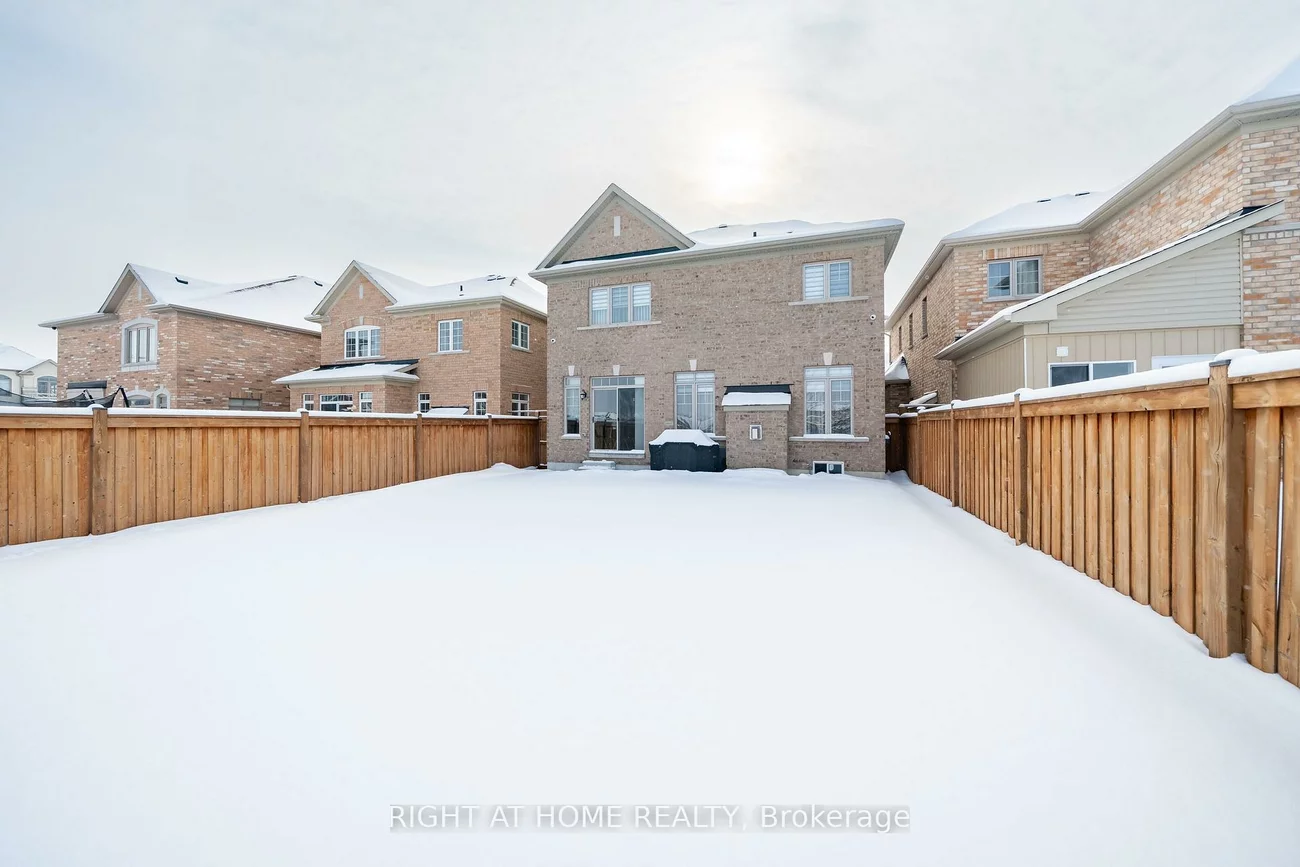 12, Tupling, Bradford, Bradford West Gwillimbury