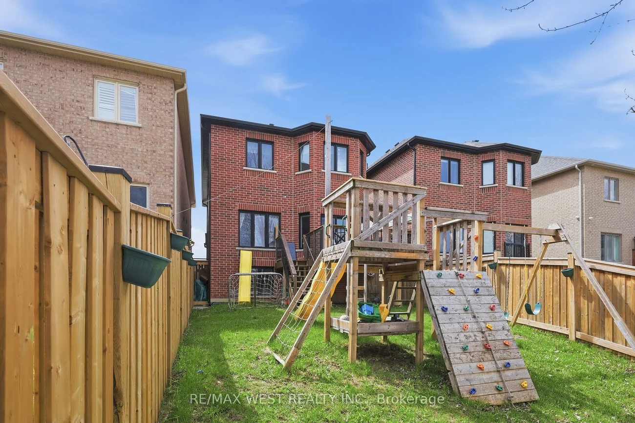 296, Miller Park, Bradford, Bradford West Gwillimbury