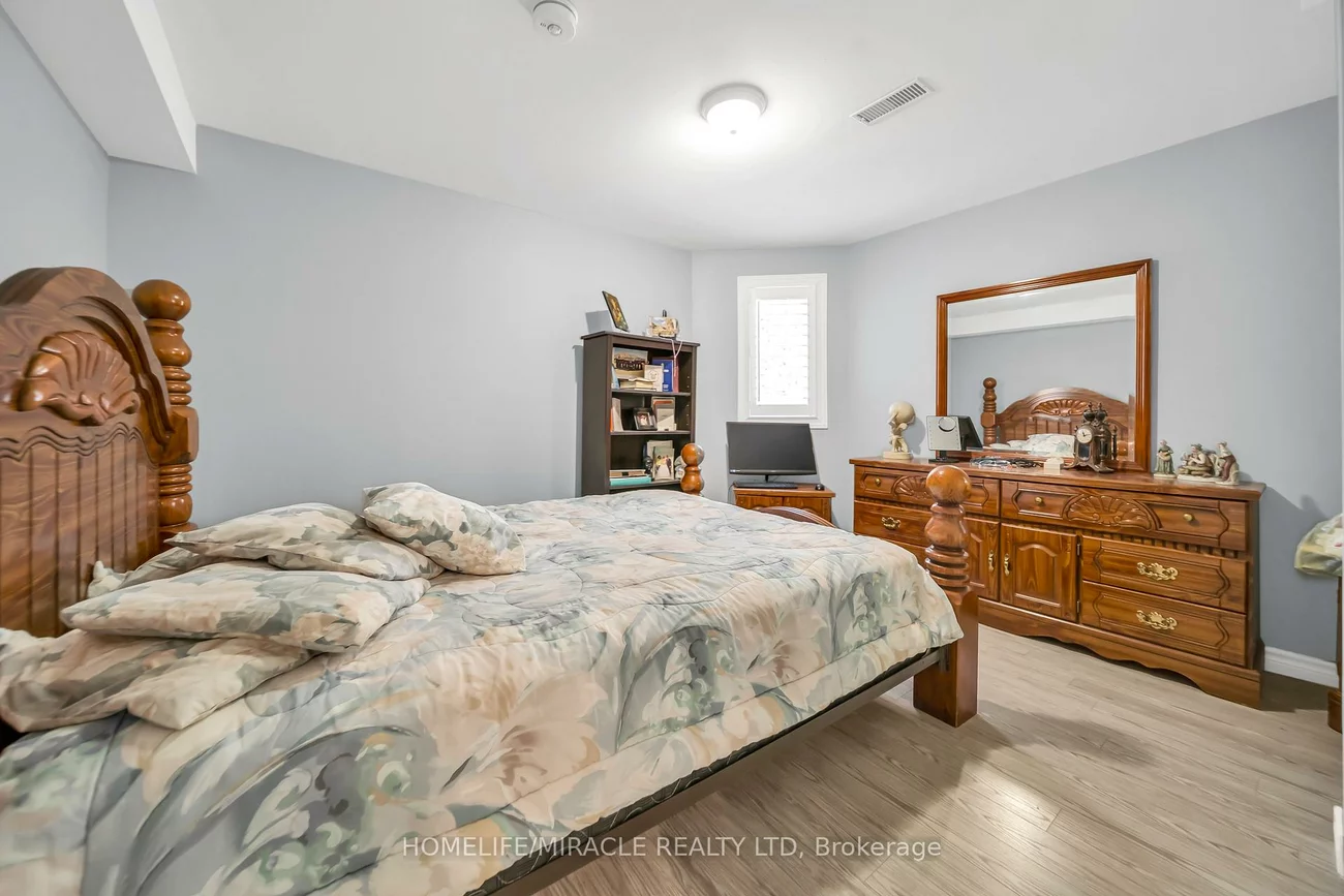 57, Bronze, Bradford, Bradford West Gwillimbury