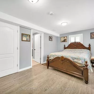 57, Bronze, Bradford, Bradford West Gwillimbury