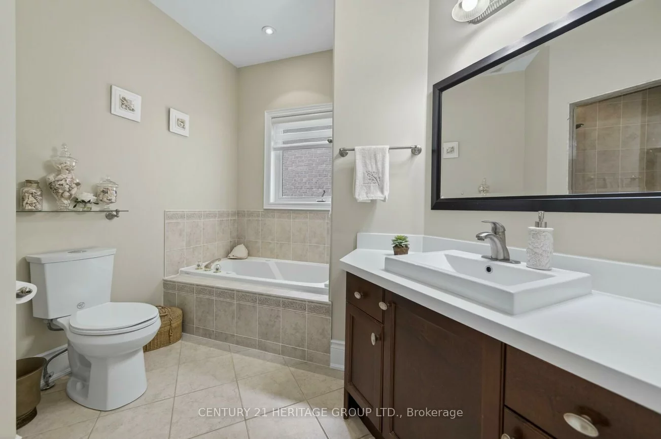 64, Gardiner, Bradford, Bradford West Gwillimbury